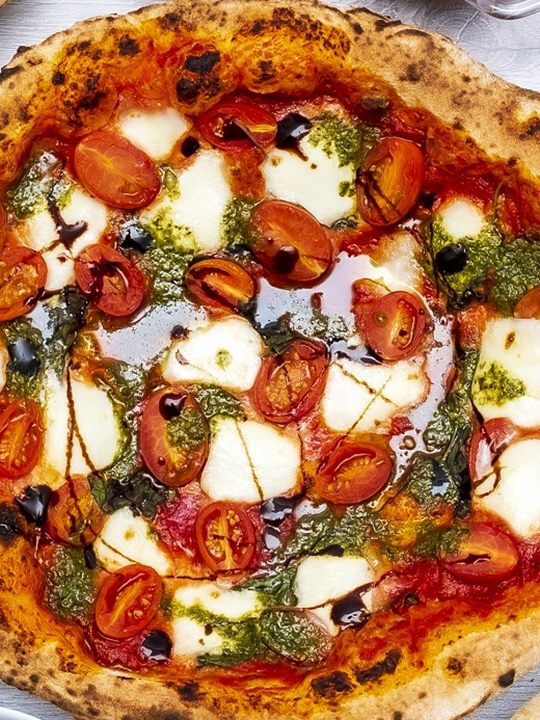 Caprese pizza: basil pesto, cherry tomatoes, mozzarella and balsamic